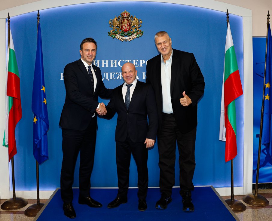 Министър Енчо Керязов се срещна с президента на CEV Роко Сикирич