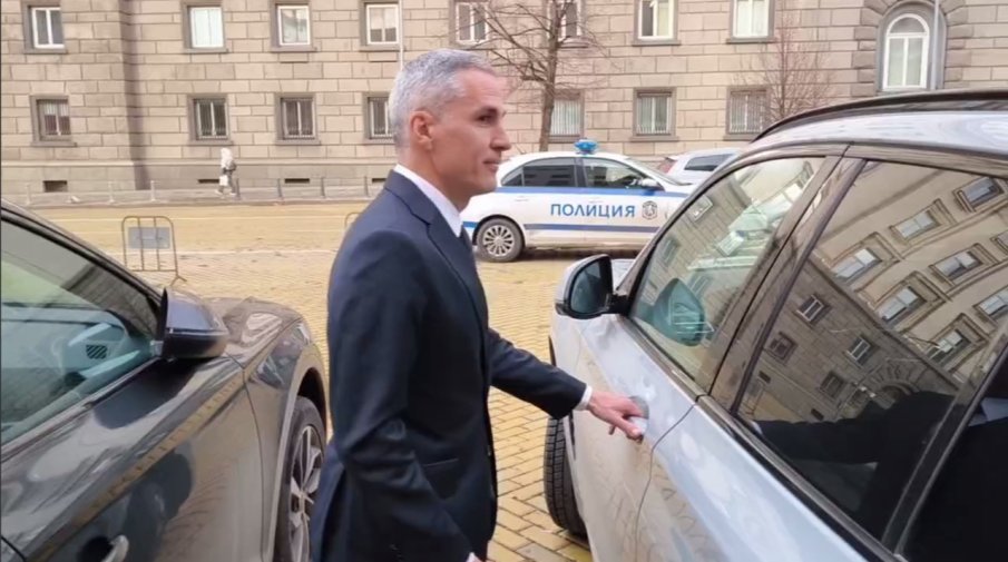 ВЪПРОСЪТ НЯМА ДА ИЗЧЕЗНЕ: Андрей Гюров, бил ли си някога в наркокомуна в Испания - да или не?