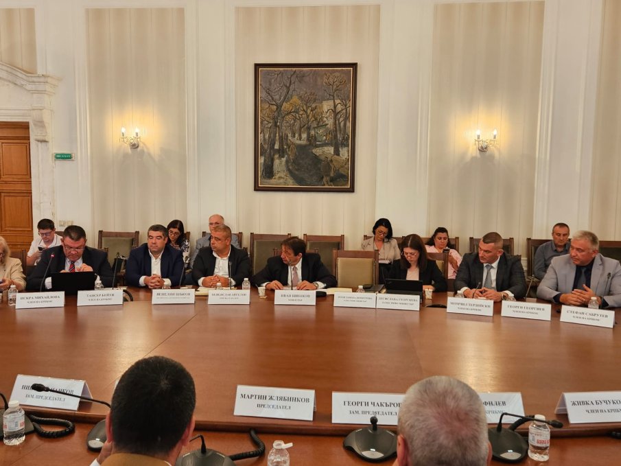 Министър Шишков: Над 1 млрд. лв. са неразплатените дейности на АПИ за поддръжка и ремонт на пътища към края на миналата година