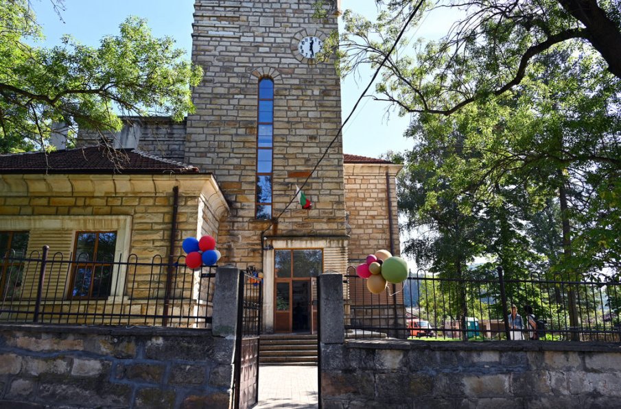ОЩЕ ЗА ПЕТРОХАН: Прокуратурата погна частното училище Космос в село Осоица