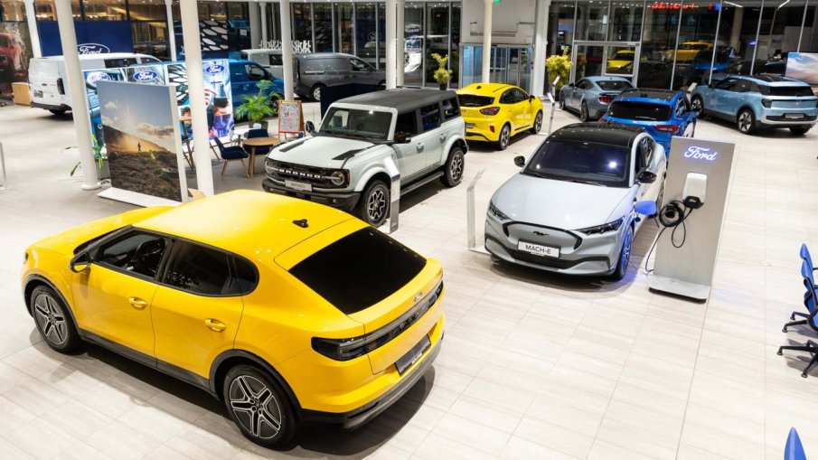 Ford посреща клиентите си в изцяло обновения шоурум в София (СНИМКИ)
