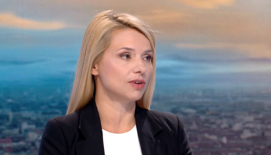 Говорителката на ЦИК: Президентският балотаж ще е на 1 ноември, ако не се съберат 50+1% на първи тур