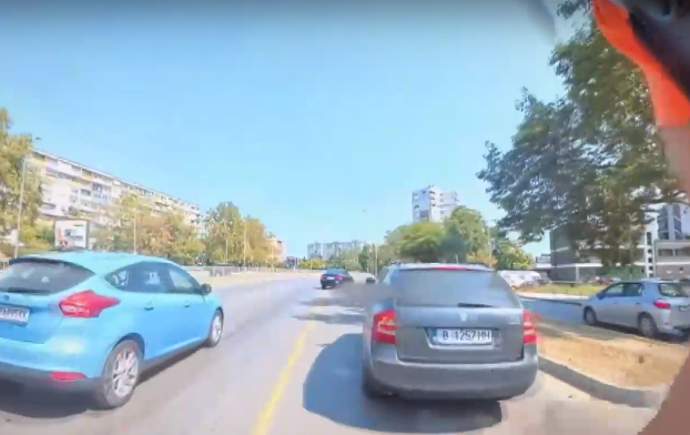 Кола се качи на тротоар и блъсна пешеходец във Варна