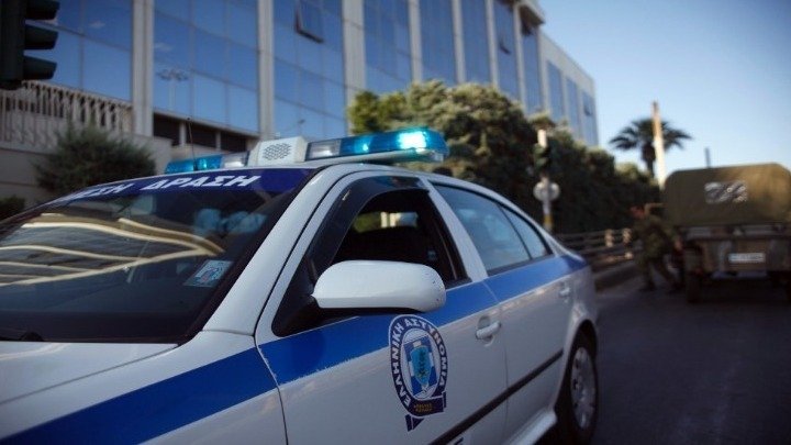 Гръцката полиция разби банда, използвала изкуствен интелект за телефонни измами