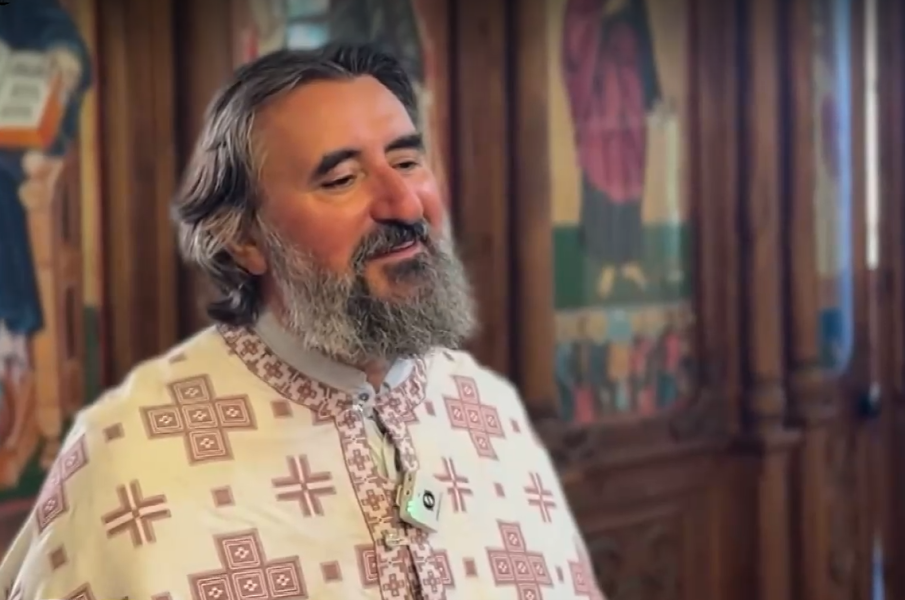 Свещеник, моторист, рокаджия, готвач - невероятната история на отец Петър от Свети Влас