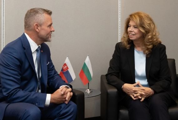 Президентът Йотова разговаря със словашкия си колега Петер Пелегрини