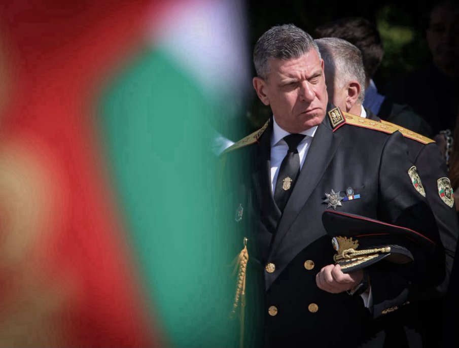 БОЖИНКАТА ИМА КОНКУРЕНЦИЯ! Нова кариера за Кандев? Предлагат му след изборите да води комедиен подкаст (ВИДЕО)