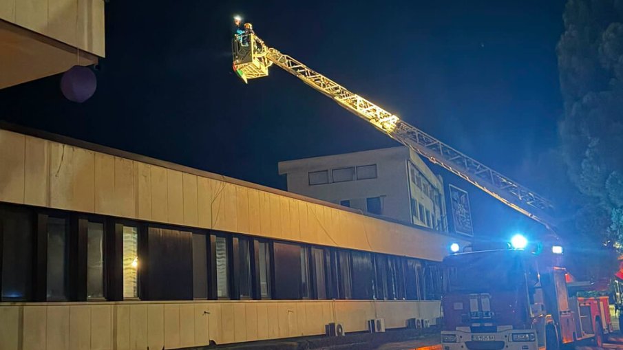 Пожар лумна от покрива в сградата на Община Троян