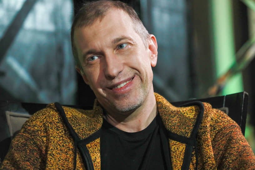 ФАТАЛНО! Един от най-популярните руски водещи почина след падане по стълбите