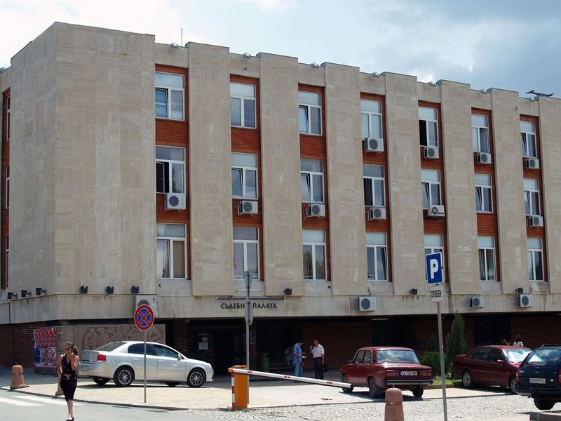 Районният съд в Смолян глоби с 200 евро 28-годишен мъж, обиждал полицаи