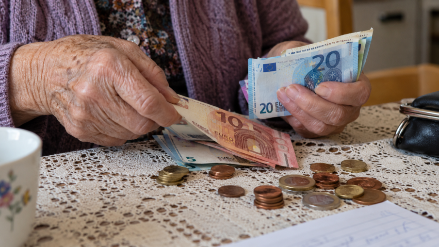 Пенсия с „фалшив“ стаж? 68-годишна попадна под прицела на прокуратурата