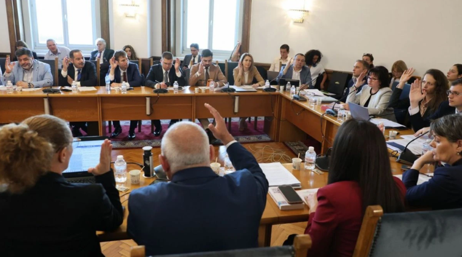 Правната комисия в парламента с извънредно заседание