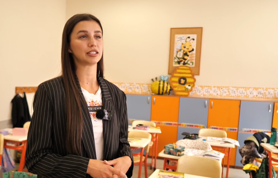 Мис Пловдив вече е учителка и класна на първи клас