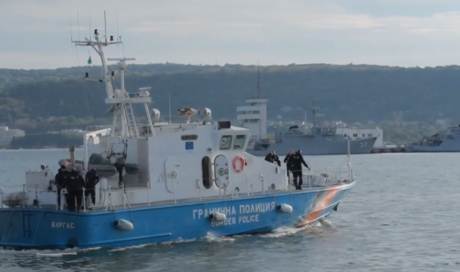 Продължава издирването на моряците от потъналия кораб Алфа Уатан
