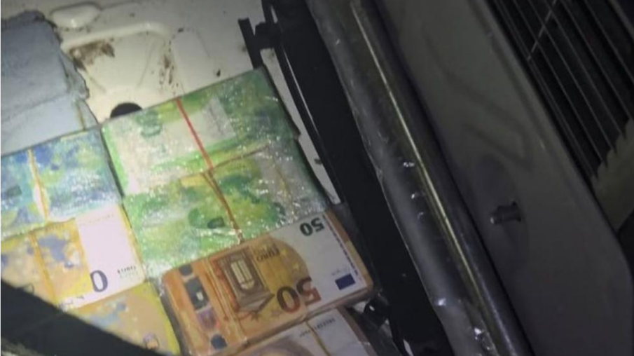 Задържаха 162 700 евро, укрити в турски камион на „Капитан Андреево“