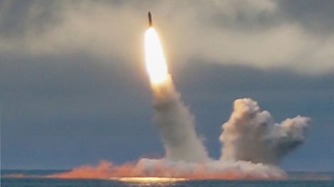 Балистична ракета удари най-голямата в света петролна компания