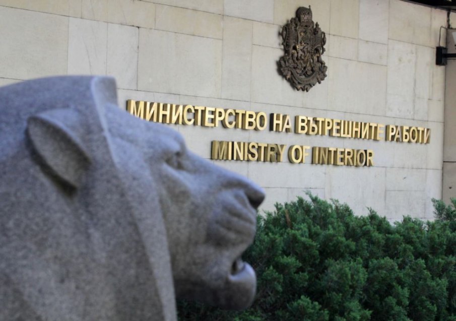 МВР: Още се издирва нападателят, който нападна двама младежи в центъра на София