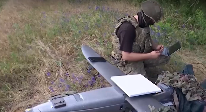 „Уолстрийт джърнъл“: Илон Мъск наредил забавяне на военната Starlink за Украйна