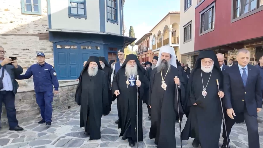 Патриарх Даниил е на първо официално посещение на Света гора – Атон (СНИМКИ)