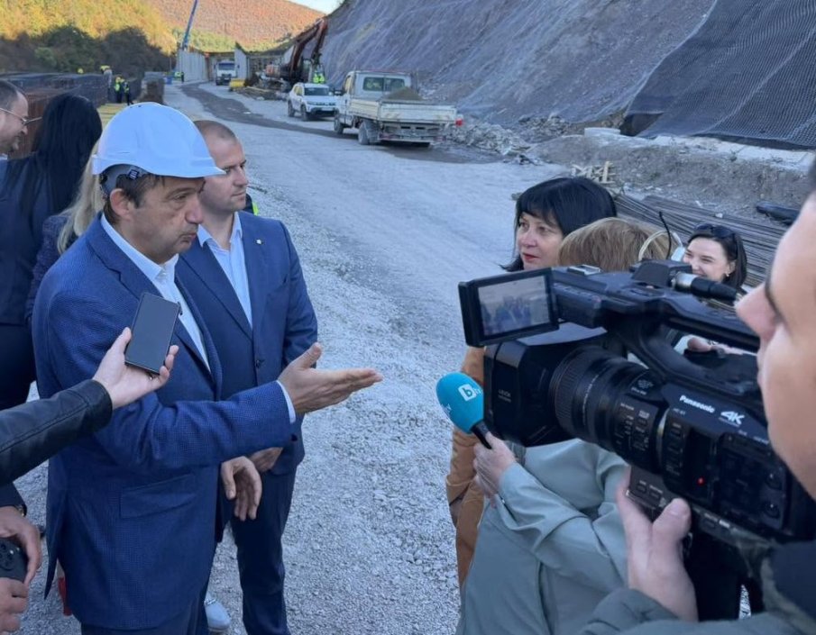 УЖАСЪТ ПРОДЪЛЖАВА: Шишков поля със студен душ пътуващите по Хемус