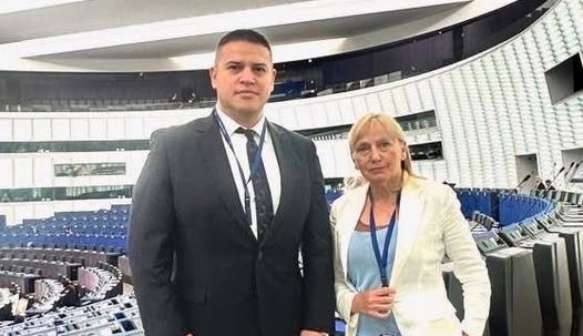 ПИК TV: Елена Йончева и Танер Кабилов с извънреден брифинг в европарламента заради акциите на Радев срещу кметове на ДПС (ВИДЕО)