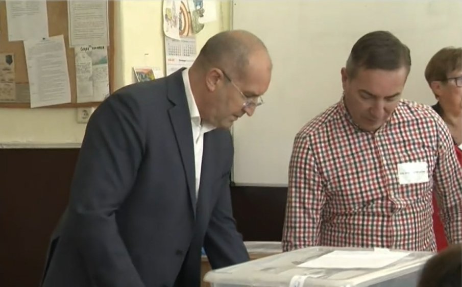 Радев сложи очилата, за да не обърка за кого да гласува: Убийството на Слави Бинев е заради преразпределение на много пари