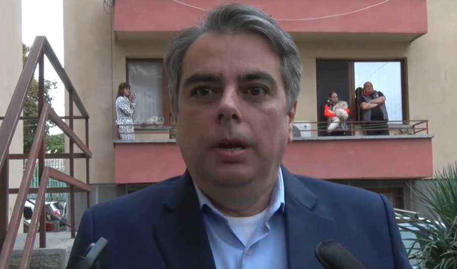 Асен Василев иска президент, от когото няма да го е срам