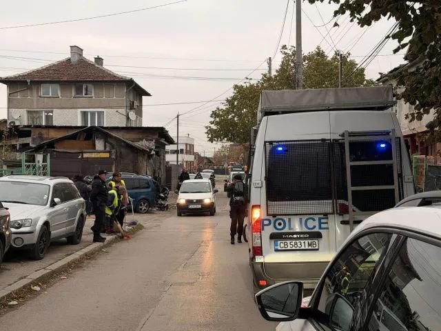 Полицейска акция срещу купуването на гласове в Христо Ботев в София, двама са задържани