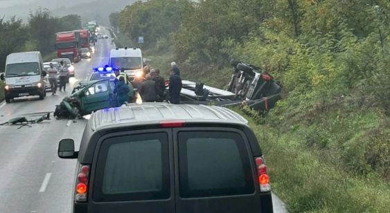 Две коли се сблъскаха на пътя София - Варна