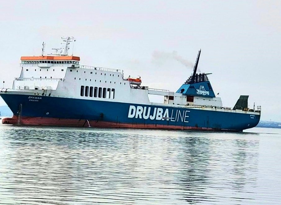 Избори в открито море - 25 моряци гласуват на кораба Дружба