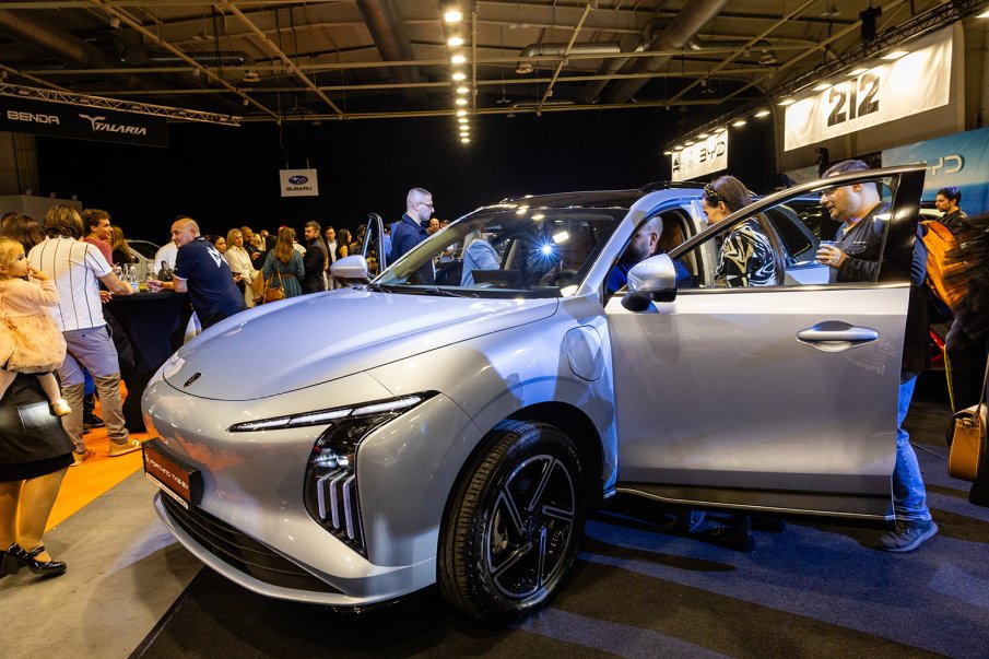 FORTHING от групата на Dongfeng представи новия ТК5 на Asia Motor Show (СНИМКИ)