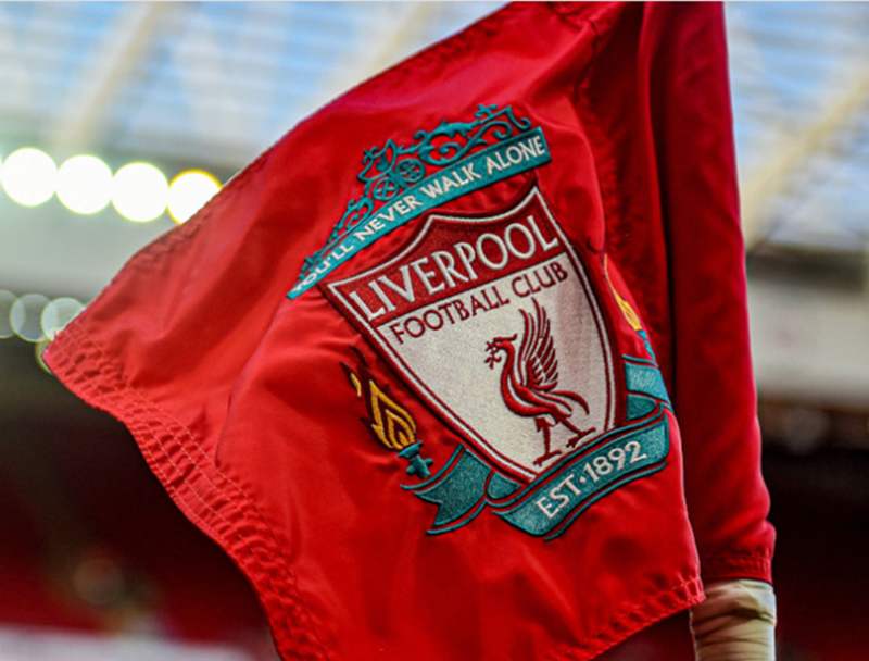 ФУТБОЛНО ТОРНАДО: Контакт между Ливърпул и Алаба...