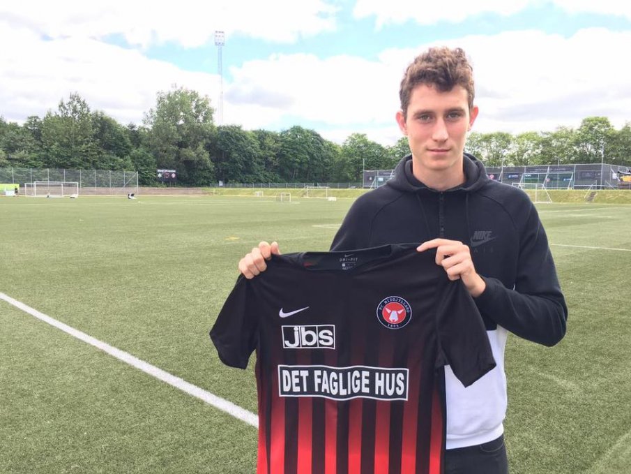 Божо Краев доведе секси тайландка във Враца (СНИМКА)