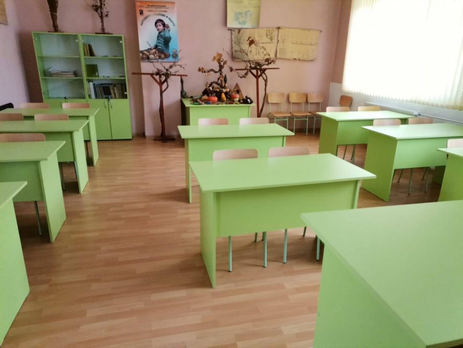 Искат средната учителска заплата от 1 септември да е 2032 лева