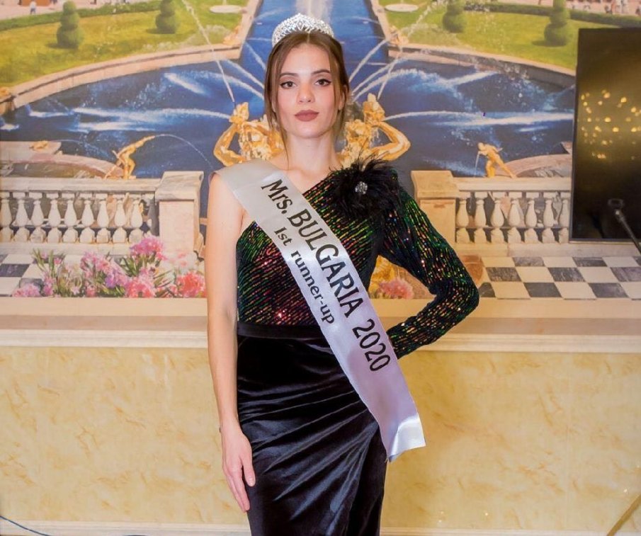 Мисис България продава короната си заради болно момиченце