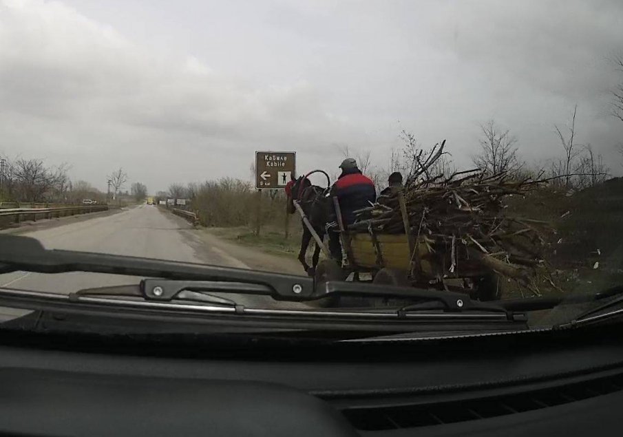 РАДИКАЛНО: Ямбол забранява каруците