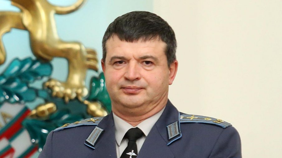 Летище Долна Митрополия получи сертификат за гражданско