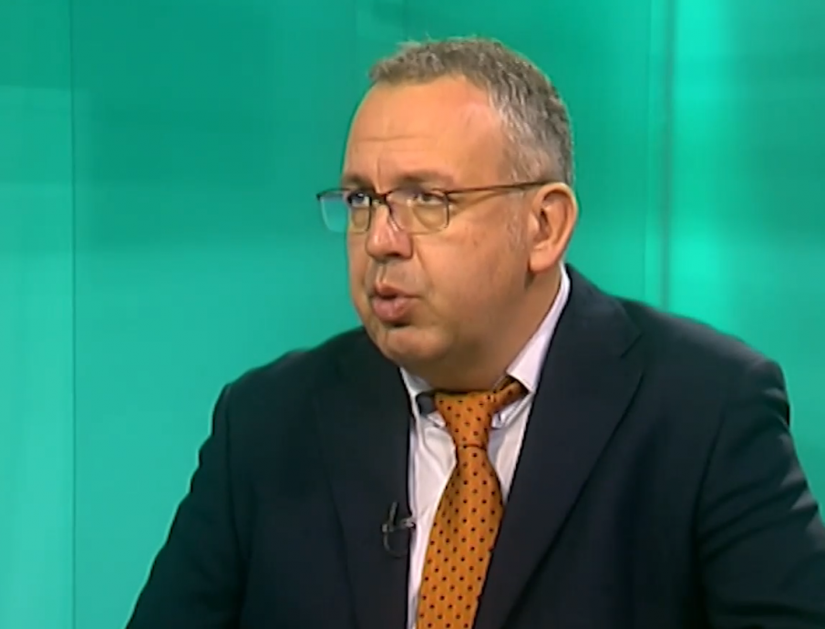 Проф. Иван Костов: Майките с COVID-19 могат да кърмят