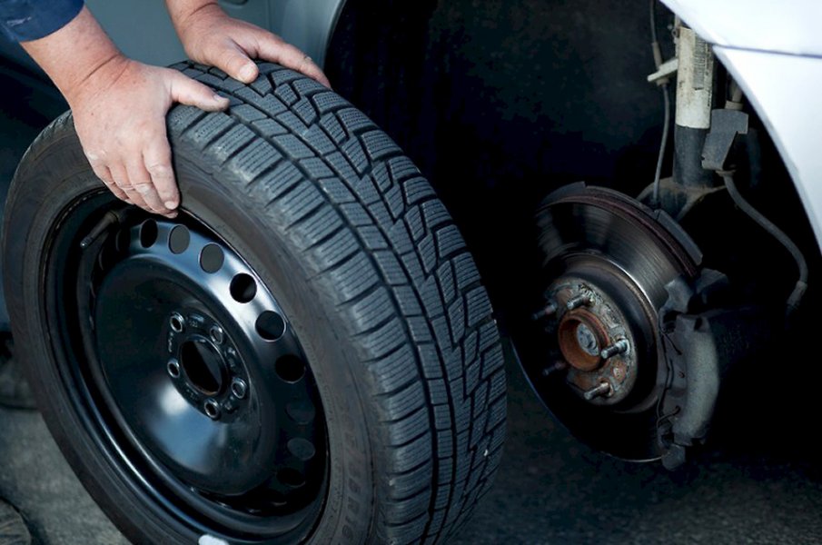 Разбиха банда цигани, крали автомобилни гуми в Евросъюза