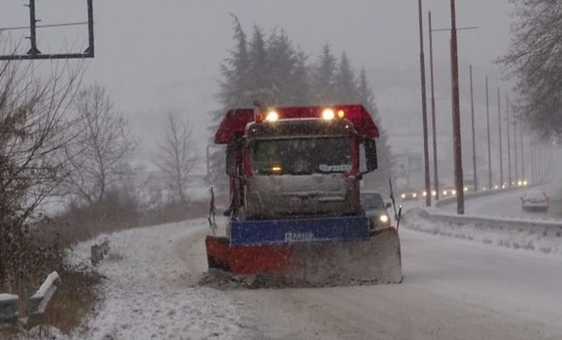 148 стегопочистващи машини са извършили обработки срещу заледяване във всички 24 района на Столична община