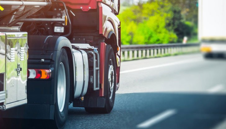 Арестуваха тираджия на границата с натъпкани 86 190 евро в арматурното табло на камиона