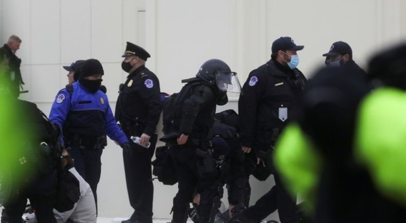 Четири са жертвите по време на протестите във Вашингтон