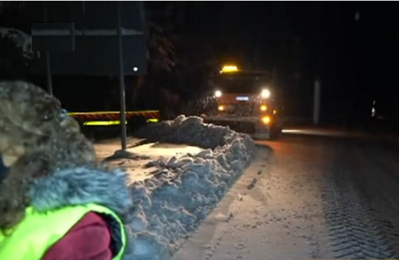 Сняг натрупа на прохода „Петрохан“ 