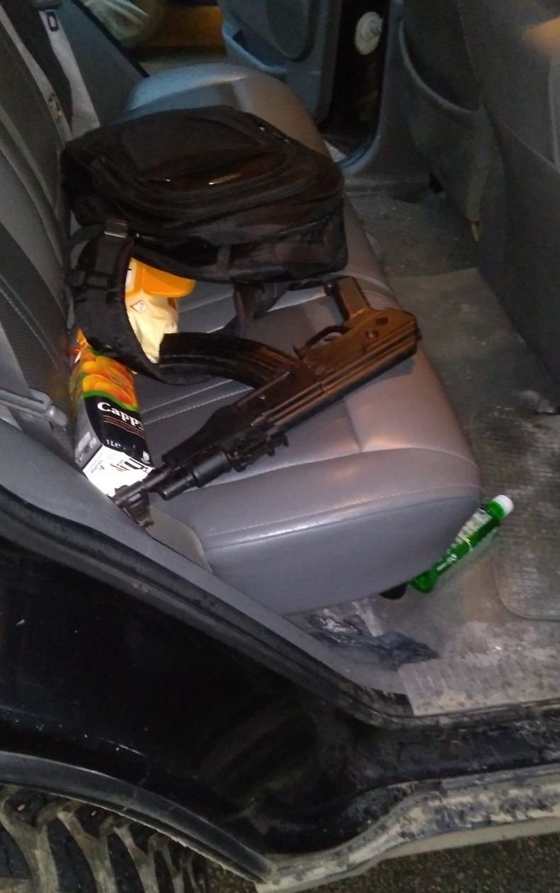 Прокуратурата във Велико Търново спипа местен за незаконно държане на огнестрелно оръжие “Калашников” (СНИМКИ)