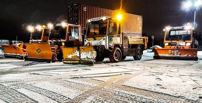 Извършени са цялостни обработки срещу заледяване на всички трасета, по които се движи общественият транспорт в София