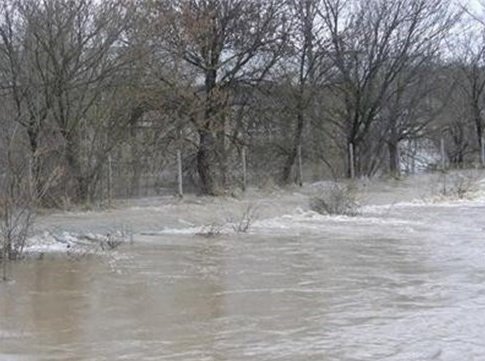 БЕДСТВИЕ: Евакуират вилна зона край Бургас заради опасност от наводнение