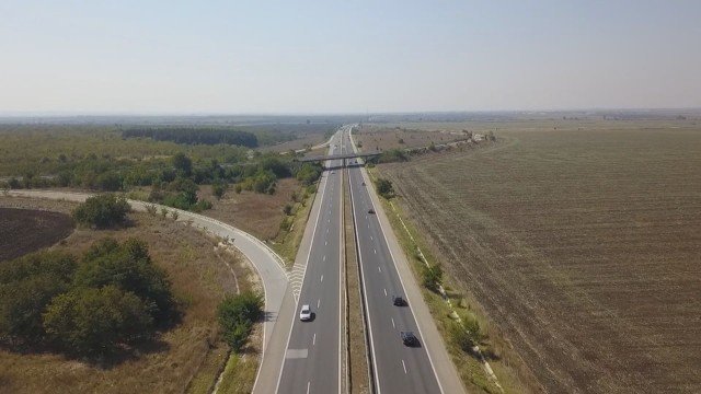 Бус пламна на АМ „Тракия“ - районът е задимен (ОБНОВЕНА)