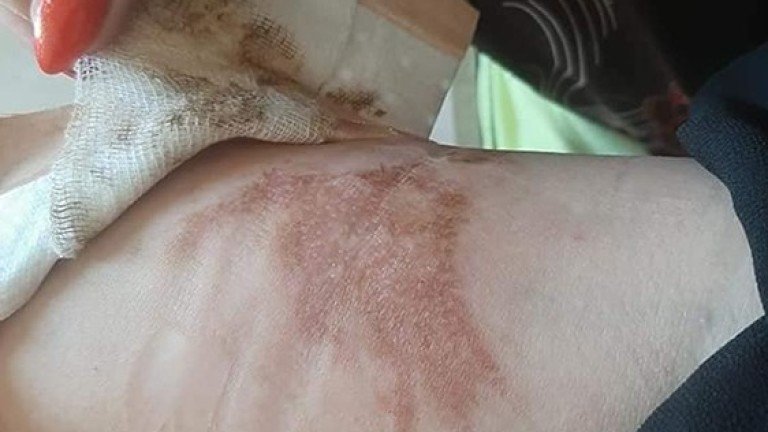 Душиха жена пред храм в Самоков