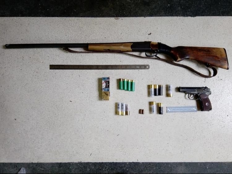 Бракониер изхвърлил незаконна пушка от джип при полицейска проверка на пътя