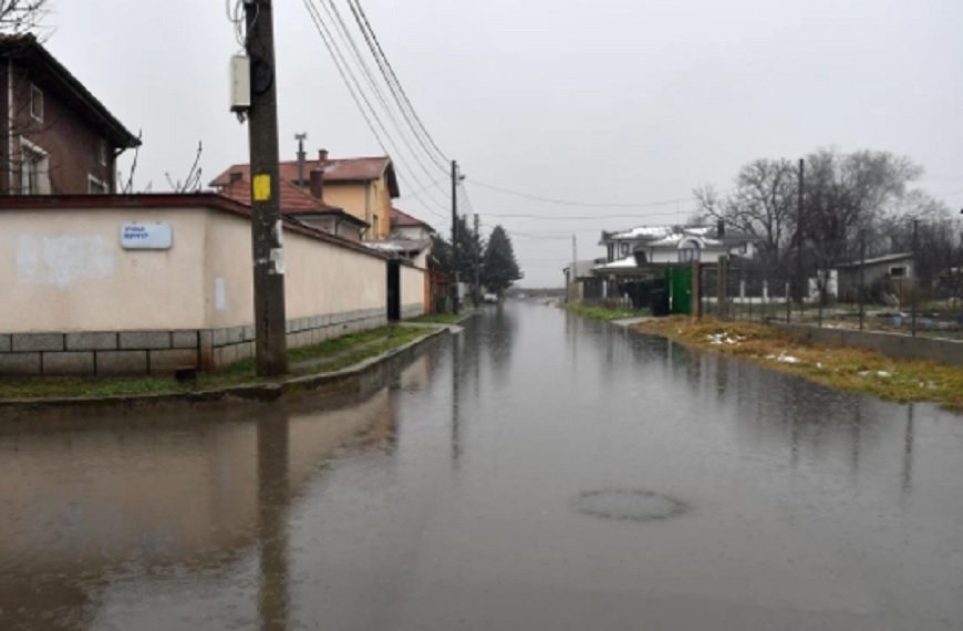 Тежка нощ в страната след наводненията - река Велека също преля